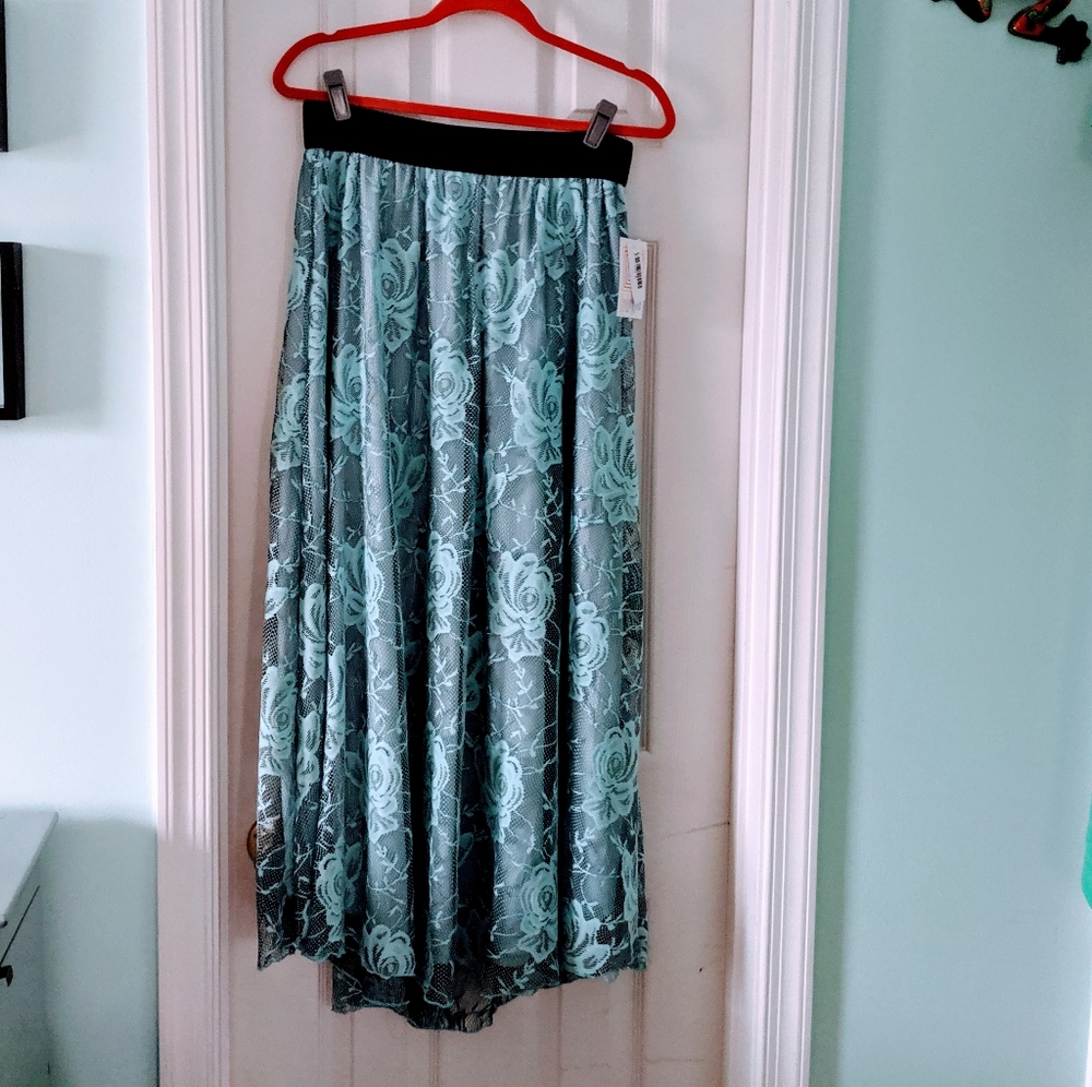 NWT Lularoe Lucy skirt. Seaglass color lace sz m